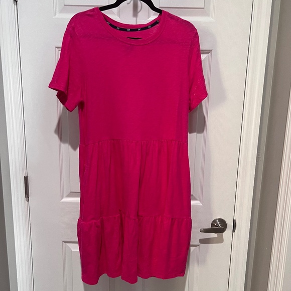 GAP Women's Soft Short Sleeve Crew Neck Tiered Dress - Picture 3 of 4